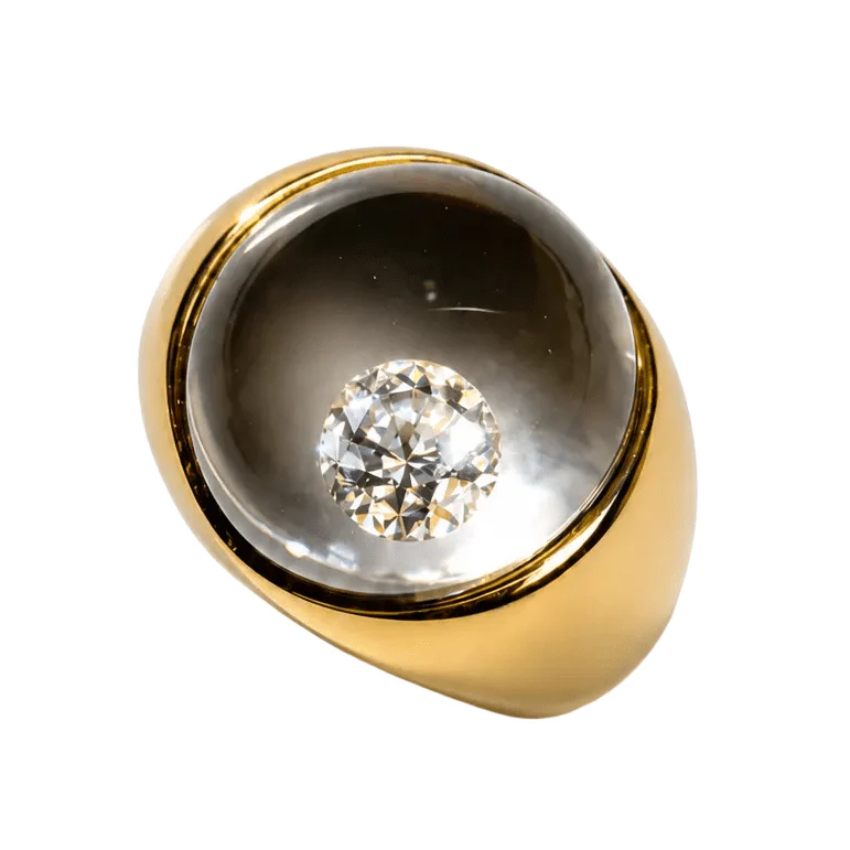 Bague Dôme MAUBOUSSIN "Loupe" en or jaune, cristal de roche et diamant – Image 3
