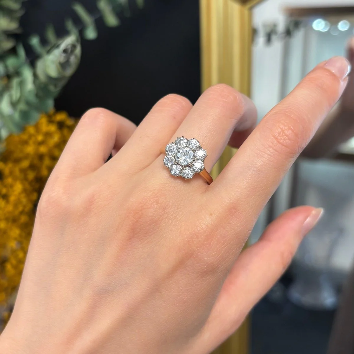 Bague Marguerite en or jaune et diamants – Image 3