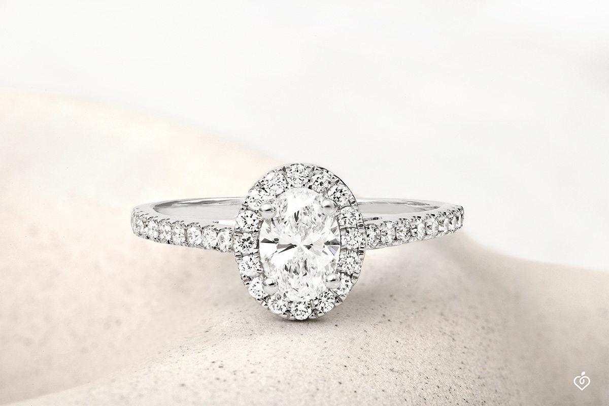 Bague Or blanc 750 ‰ (18 carats) - Diamant synthétique Ovale 0.5 carat - Halo Diamant synthétique - Sertissage Diamant synthétique – Image 3