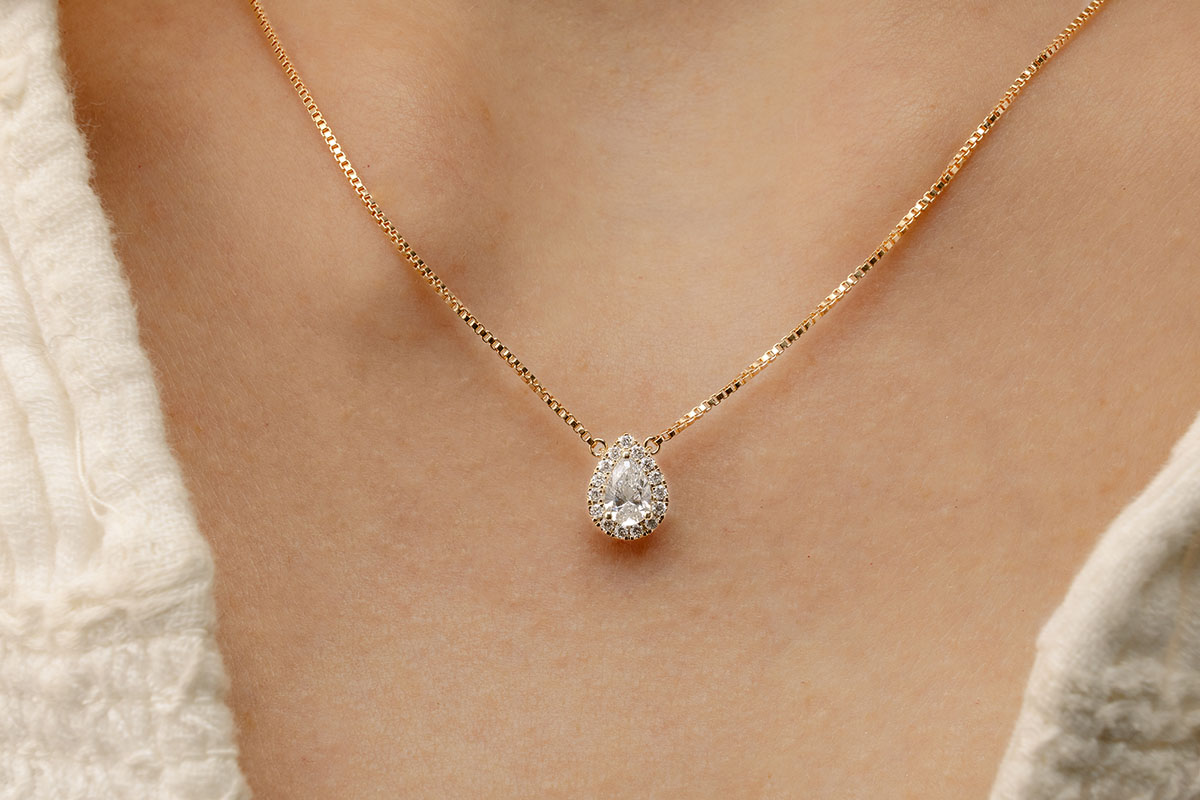 Collier Or jaune 750 ‰ (18 carats) - Diamant synthétique Poire 0.3 carat - Halo Diamant synthétique - Chaîne Vénitienne