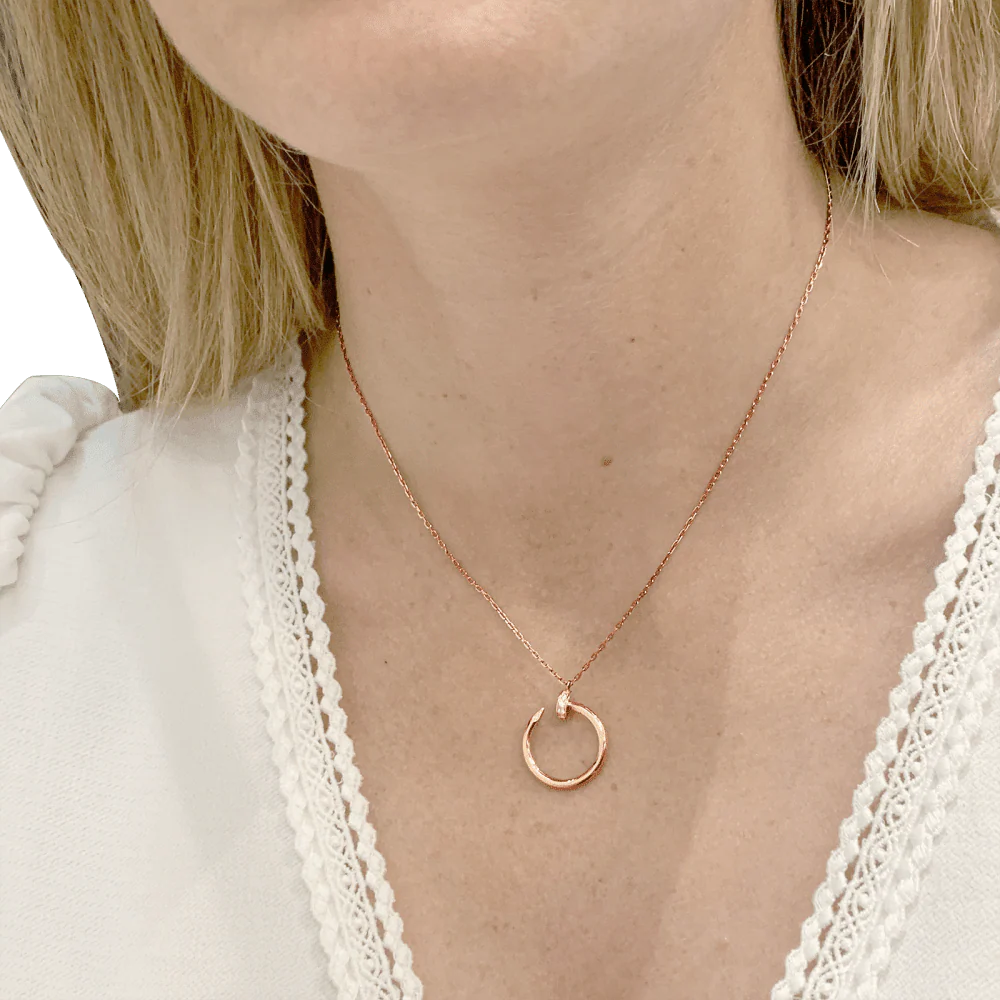 Collier Pendentif CARTIER "Juste un Clou" en or rose et diamants – Image 3