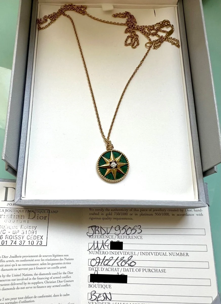 Collier Pendentif DIOR "Rose des Vents" MM en or jaune, malachite et diamant – Image 4