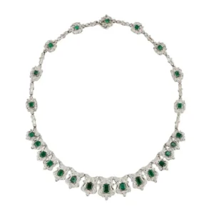 Collier Plastron en platine, émeraudes et diamants