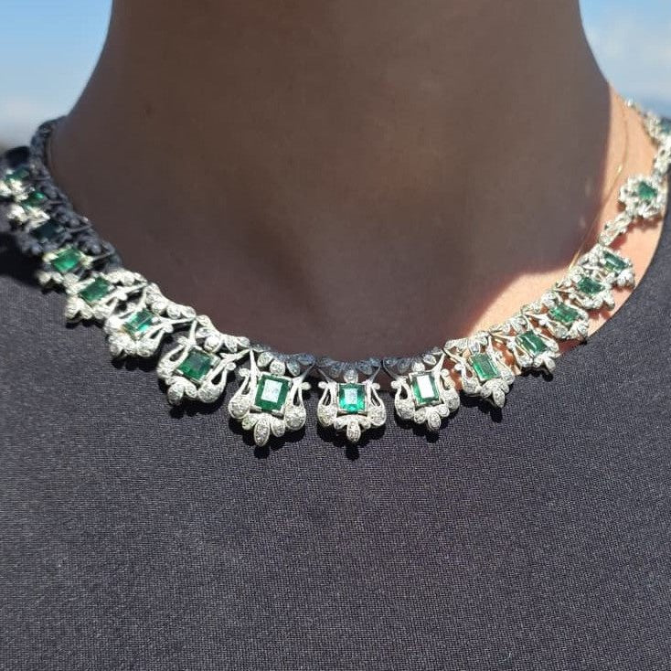 Collier Plastron en platine, émeraudes et diamants – Image 2