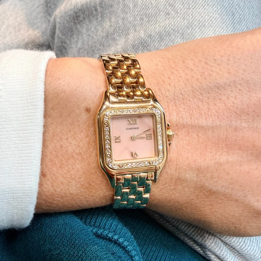 Montre CARTIER "Panthère" en or jaune, calcédoine et diamants – Image 2