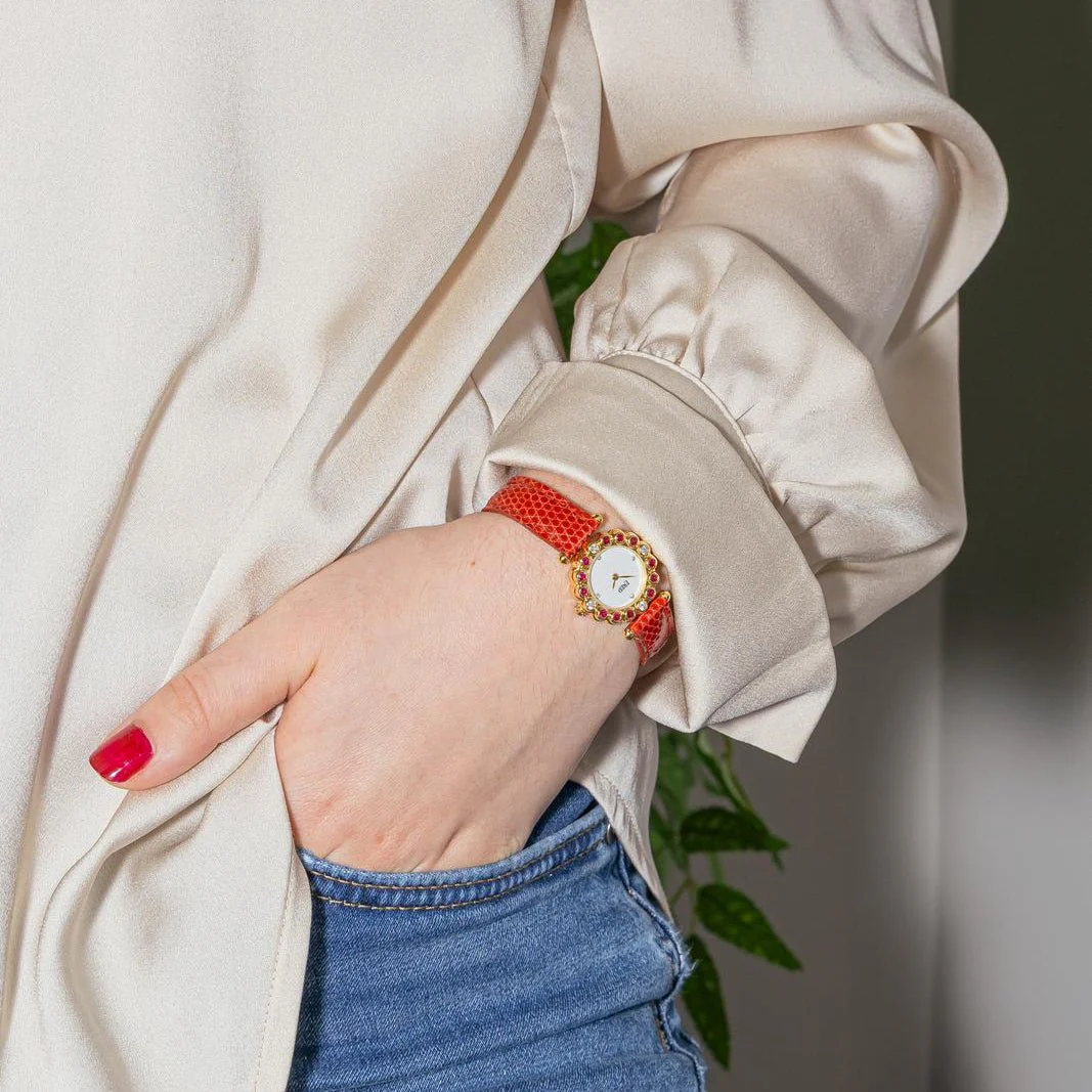 Montre FRED "Concerto" en or jaune, rubis, cuir, quartz et diamants – Image 2