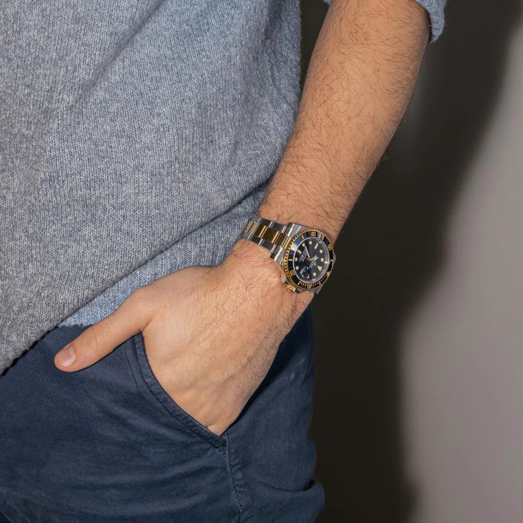 Montre ROLEX "Submariner Date" en or jaune, saphir et acier – Image 2