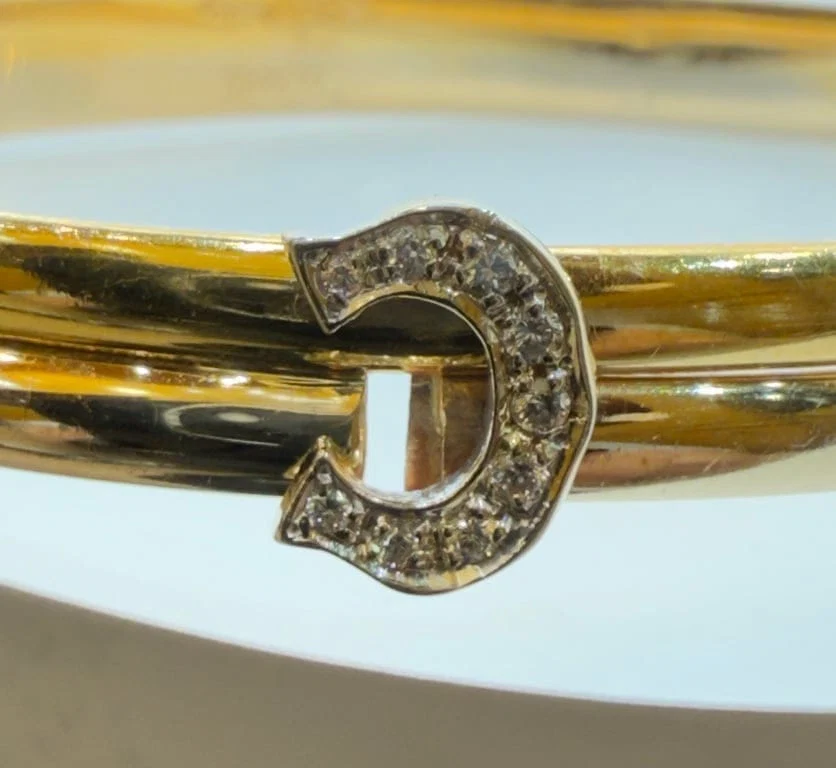 Cartier - Bracelet jonc double C en or jaune et blanc et diamants – Image 3