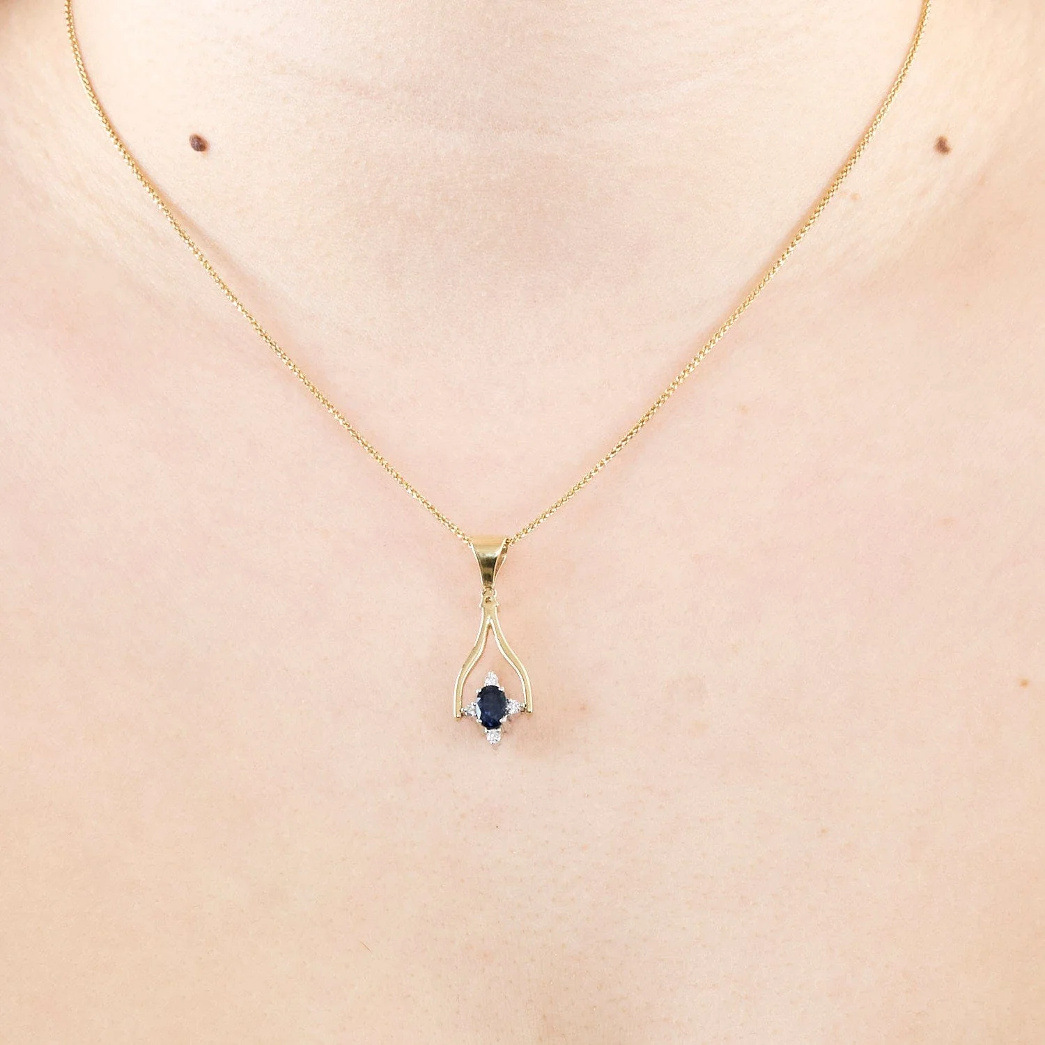 Collier en or jaune mobile avec saphirs et diamants – Image 2