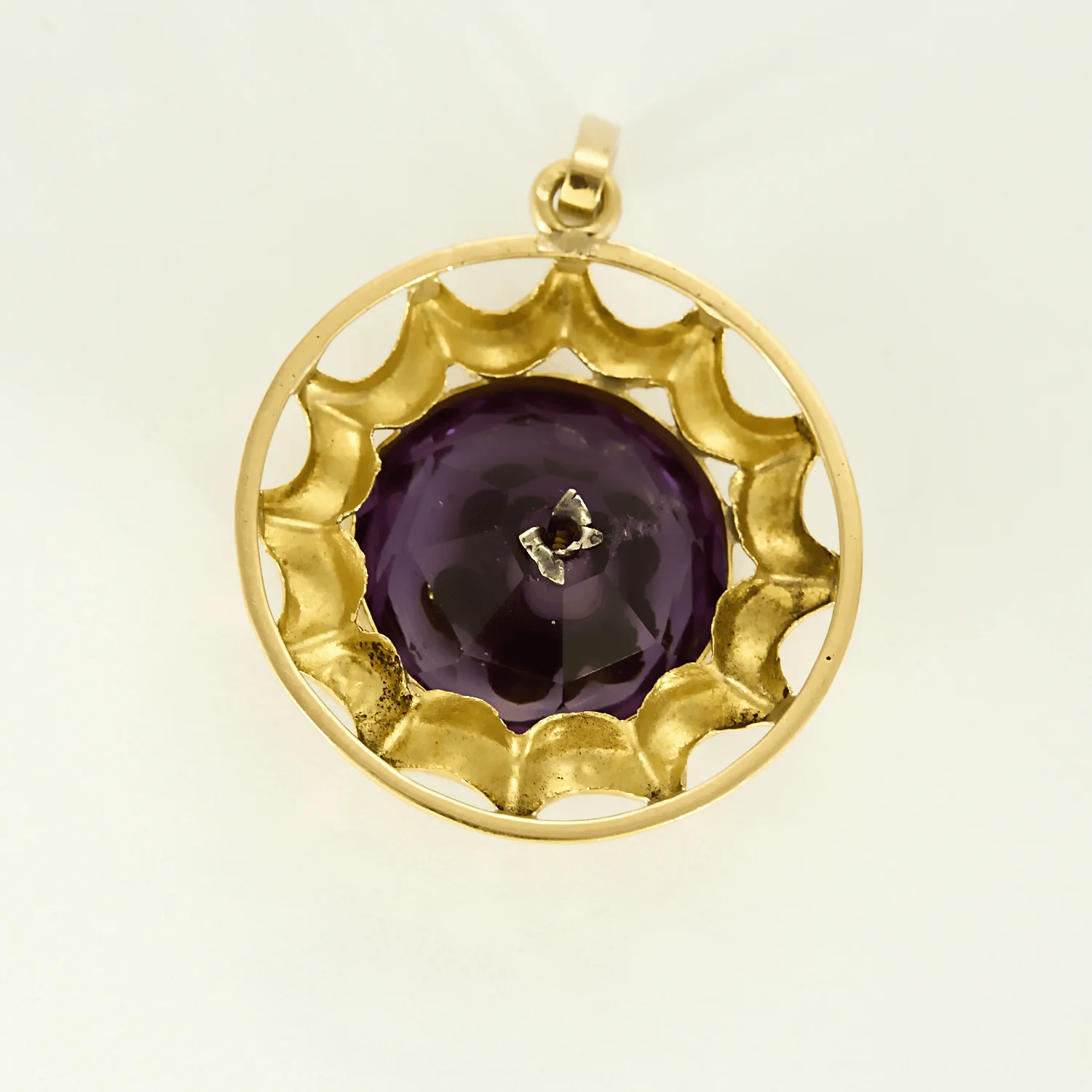 Pendentif en or jaune, améthyste à motif floral stylisé – Image 3