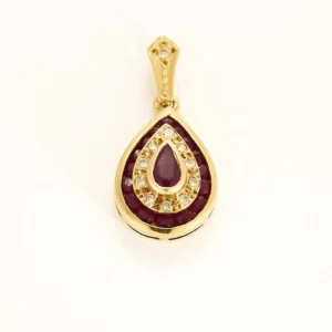 Pendentif en or jaune, diamants, rubis