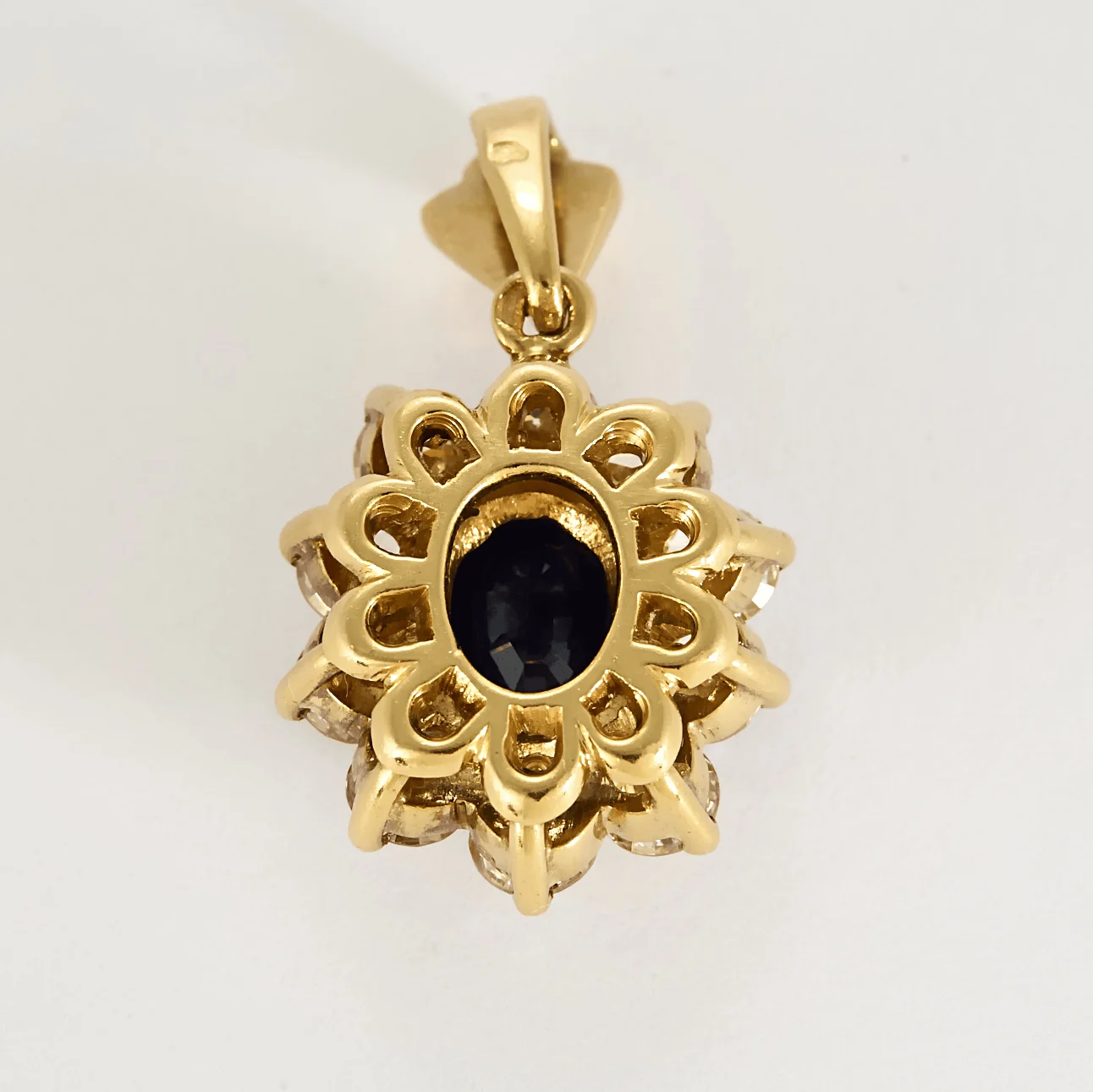 Pendentif marguerite en or jaune, saphir et diamants – Image 2
